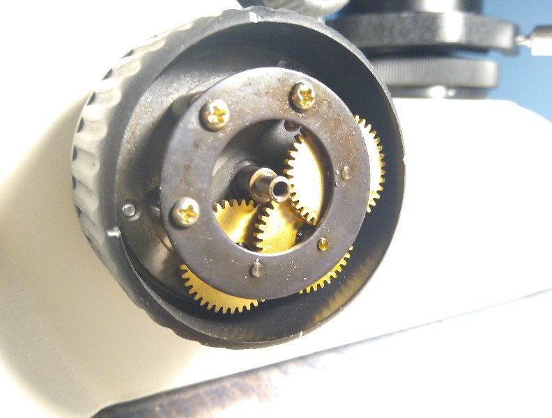 The fine focus rod is visible in the middle before pulling it out from the other side, a single metric bolt attaches the fine focus knob to the rod on both sides