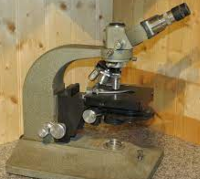 Nachet microscope-France.png