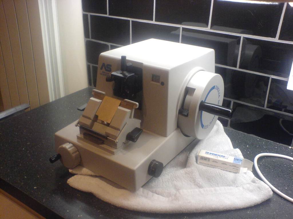 DSC00381ShandonMicrotome.jpg