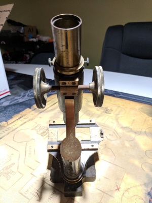 Unknown Microscope, fine adjustment?